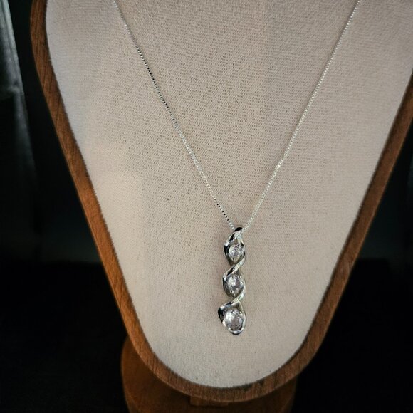 Sterling silver necklace with cubic zirconia pendant - Picture 1 of 4